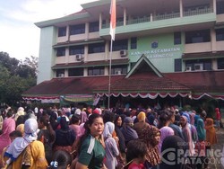 Daging Sapi Rp 39 Ribu dan Ayam Rp 10 Ribu, Warga Antre di Pasar Minggu