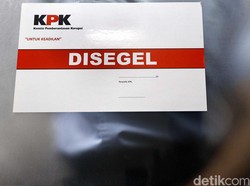 Segel KPK di Ruang Kerja Anggota BPK Pius yang Sedang Berada di Korsel