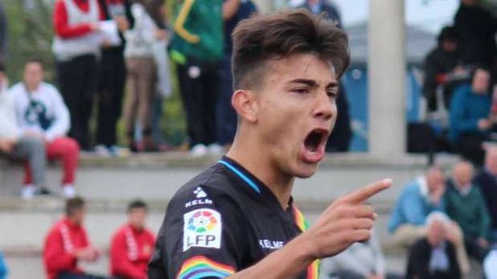 Leicester Datangkan Striker Belia Rayo Vallecano
