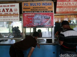 Meski Lebih Praktis Tak Semua Penumpang Bus akan Beli Tiket Online