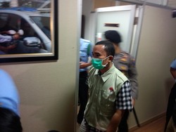 Usai Geledah Ruangan Putu Sudiartana, Penyidik KPK Sita 1 Koper Dokumen