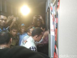 KPK Geledah Ruangan Anggota Komisi III DPR Putu Sudiartana