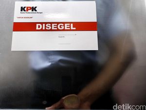 KPK Geledah Ruangan I Putu Sudiartana