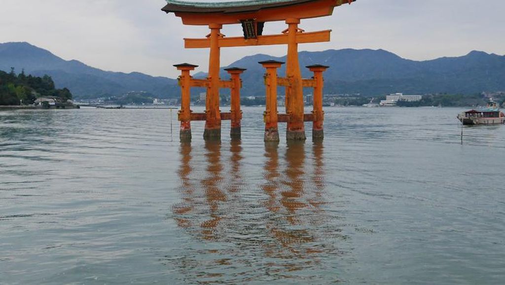 Pulau Miyajima: Dari Gerbang Terapung Sampai Rusa Liar