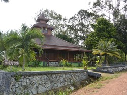 Masjid Kayu Tua Tunu, Wisata Religi di Tengah Hutan yang Tenang