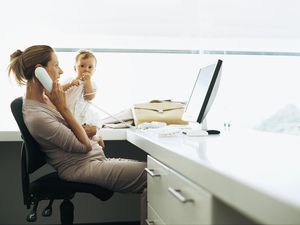 Ibu 9 Anak Bagikan Tips Seimbangkan Karier dan Keluarga Ibu 9 Anak Bagikan Tips Seimbangkan Karier dan Keluarga