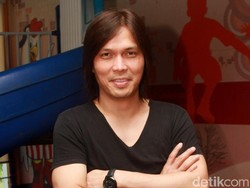 Gagal Terus Bikin Band, Once Mekel Enjoy Solo