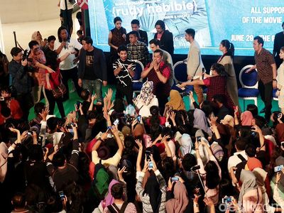Ribuan Fans Ramaikan Meet and Greet Rudy Habibie di Solo