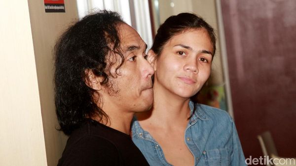 Kaka Bersama Istri di Perilisan Album Baru Slank