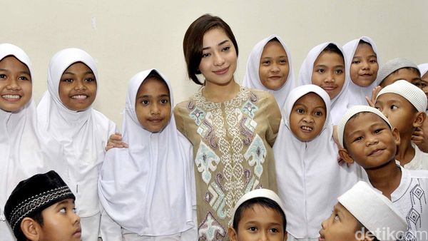 Nikita Willy Rayakan Ultah ke-22 di Panti Asuhan