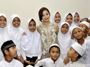 Nikita Willy Rayakan Ultah ke-22 di Panti Asuhan