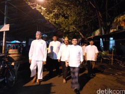 Bupati Anas Ajak Pedagang Santap Sahur Sambil Bicarakan Rencana Renovasi Pasar