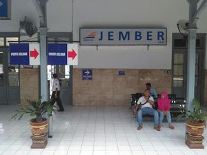 Jadwal dan Harga Tiket Bus-Kereta Api untuk Surabaya-Jember Jadwal dan Harga Tiket Bus-Kereta Api untuk Surabaya-Jember