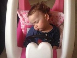 Foto: Lucunya Saat Anak-anak Tidur di Sembarang Tempat