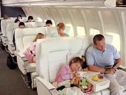 Perhatikan 8 Hal Ini Saat Ajak Anak Mudik Naik Pesawat