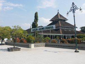 Larangan Bertamu Jelang Magrib di Demak Dinilai Tak Akan Efektif Larangan Bertamu Jelang Magrib di Demak Dinilai Tak Akan Efektif