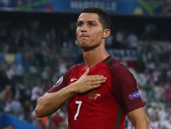 Ronaldo Akan Menangi Ballon dOr karena Ganteng