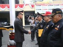 Mandikan Gelandangan, Aiptu Ponijan Raih Penghargaan di HUT ke-70 Bhayangkara
