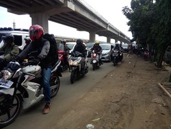 Jl Kalimalang Mulai Diserbu Pemotor yang Meninggalkan Jakarta