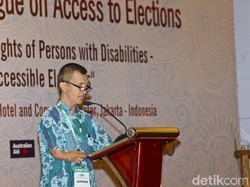 Punya Tangan Tak Sempurna, Gufron Tetap Percaya Diri Jadi Dosen