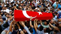 Korban Bom Turki Mulai Dimakamkan