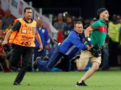 14 Petugas Direpotkan Fans Ronaldo di Laga Portugal Lawan Polandia