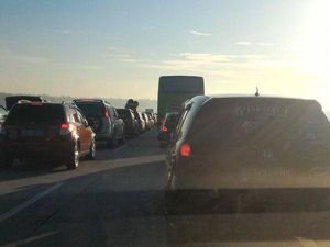 Pemudik: Rest Area Sepanjang Tol Cipali Penuh, Antrean Hingga Bahu Jalan