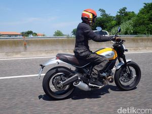 Wuss! Asyiknya Geber Motor di Jalan Tol Italia