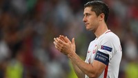 Jangan lupakan Robert Lewandowski jika bicara soal kandidat topskorer. Kapten sekaligus striker timnas Polandia itu juga membuat sembilan gol dari enam penampilan sepanjang 2017 lalu. (Laurence Griffiths / Getty Images)
