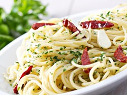 Enaknya Berbuka dengan Spaghetti Aglio Olio Aneka Topping