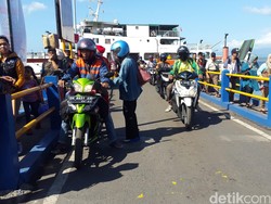 Hindari Penumpukan Antrean, ASDP Ketapang-Gilimanuk Percepat Bongkar Muat Kapal