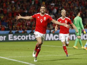 Robson-Kanu Si Penjaga Mimpi Wales