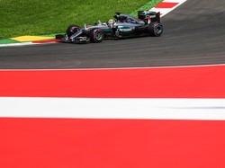 Hamilton Tercepat, Mercedes 1-2