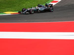 Hamilton Dikritik Usai Sesi Latihan Hari Pertama GP Austria Hamilton Dikritik Usai Sesi Latihan Hari Pertama GP Austria