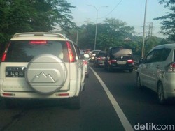 Pagi ini Kendaraan Menumpuk ke arah Pintu Keluar Tol Merak
