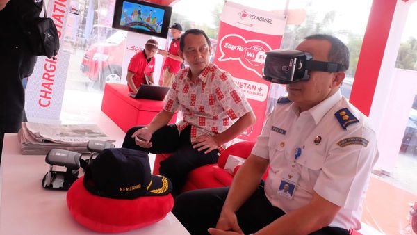 Dipijat Sampai Cicipi Virtual Reality di Posko Mudik