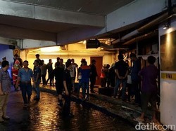 Asap Pekat di Plaza Surabaya Berasal dari Kebakaran Cafe di Lantai 2