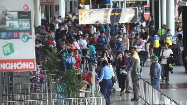 Keramaian Penumpang Mulai Terlihat di Bandara Soetta