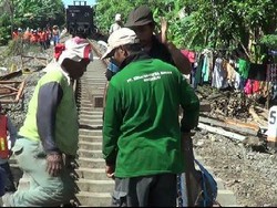 Ini Kerja Keras Pekerja agar Jalur Kereta Surabaya-Banyuwangi Bisa Dilalui