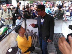 Emil Gratiskan Parkir di Kawasan Alun-alun Hari ini