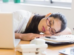 Bahaya di Balik Pakai Earplug Agar Tak Keberisikan Saat Tidur