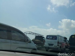 Macet Panjang Jelang Exit Tol Pejagan, Jarak 5 km Ditempuh 1 Jam