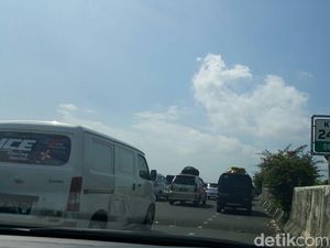 Kendaraan di Tol Pejagan Berhenti Total, Brexit Macet Lagi