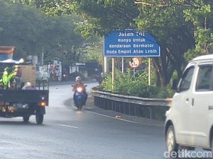 Dihadang Rob, Banyak Pemotor di Pantura Semarang Masuk Tol