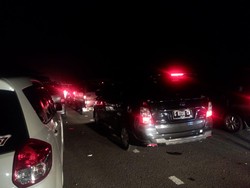 Tol Pejagan Macet 13 Km Jelang Pintu Brebes Timur