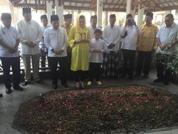 Safari Ramadan ke Jombang, Novanto Ziarah Ke Makam Gus Dur