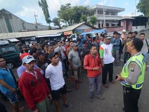 Tak Kebagian Tiket, Pemudik dari Sapeken Terlantar di Pelabuhan Tanjungwangi