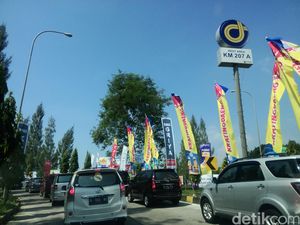 Keluar Pintu Tol Palimanan Bertemu Macet di Rest Area 207A