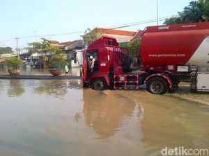 Selain Rob, Pemudik Dihadang Banjir Luapan Sungai Kanal Banjir Timur Semarang