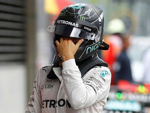 Insiden dengan Hamilton Bikin Rosberg Kesal dan Frustrasi Sekali Insiden dengan Hamilton Bikin Rosberg Kesal dan Frustrasi Sekali